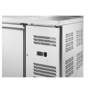 Table Réfrigérée 3 Portes GN1/1 - Dziļums 700 ar Aizmugurējo Paneli - Dynasteel