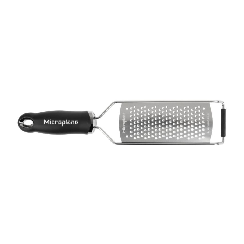 Grubu graudu rīvs Microplane no nerūsējošā tērauda: veiktspēja un kvalitāte Grubu graudu rīvs Microplane no nerūsējošā tērauda: veiktspēja un kvalitāte