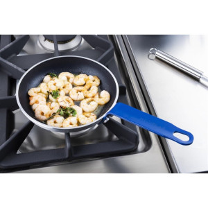 Alumīnija nelipīga panna ar teflona pārklājumu, zila roktura, 20 cm - Gastronoble