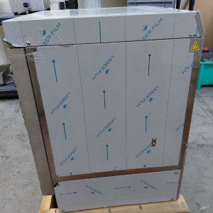 Profesionālā trauku mazgājamā mašīna ar skalošanas šķidruma un mazgāšanas līdzekļa dozatoru un iztukšošanas sūkni - 50 x 50 cm -