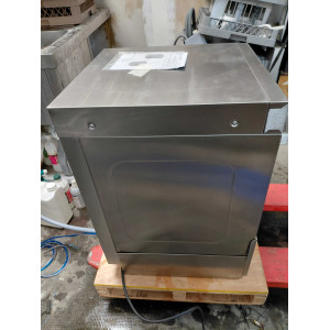 Profesionālā trauku mazgājamā mašīna ar skalošanas šķidruma un mazgāšanas līdzekļa dozatoru - 40 x 40 cm - Dynasteel